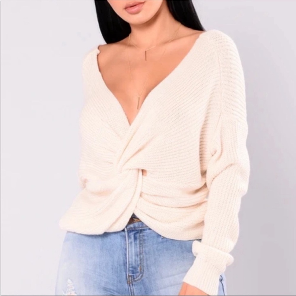 NWOT Crisscross/V neck reversible sweater, ivory, Size M - Picture 4 of 11